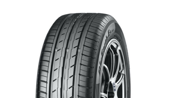 Neumático 215 45 R17 91v Yokohama Bluearth-es Es32 - Image 3