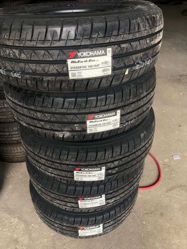 Neumático 215/65 R16c 106t Yokohama Bluearth Van Ry55 - Image 3